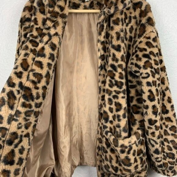 Cheetah Plush Bomber Zip-Up Jacket - Picture 8 of 9